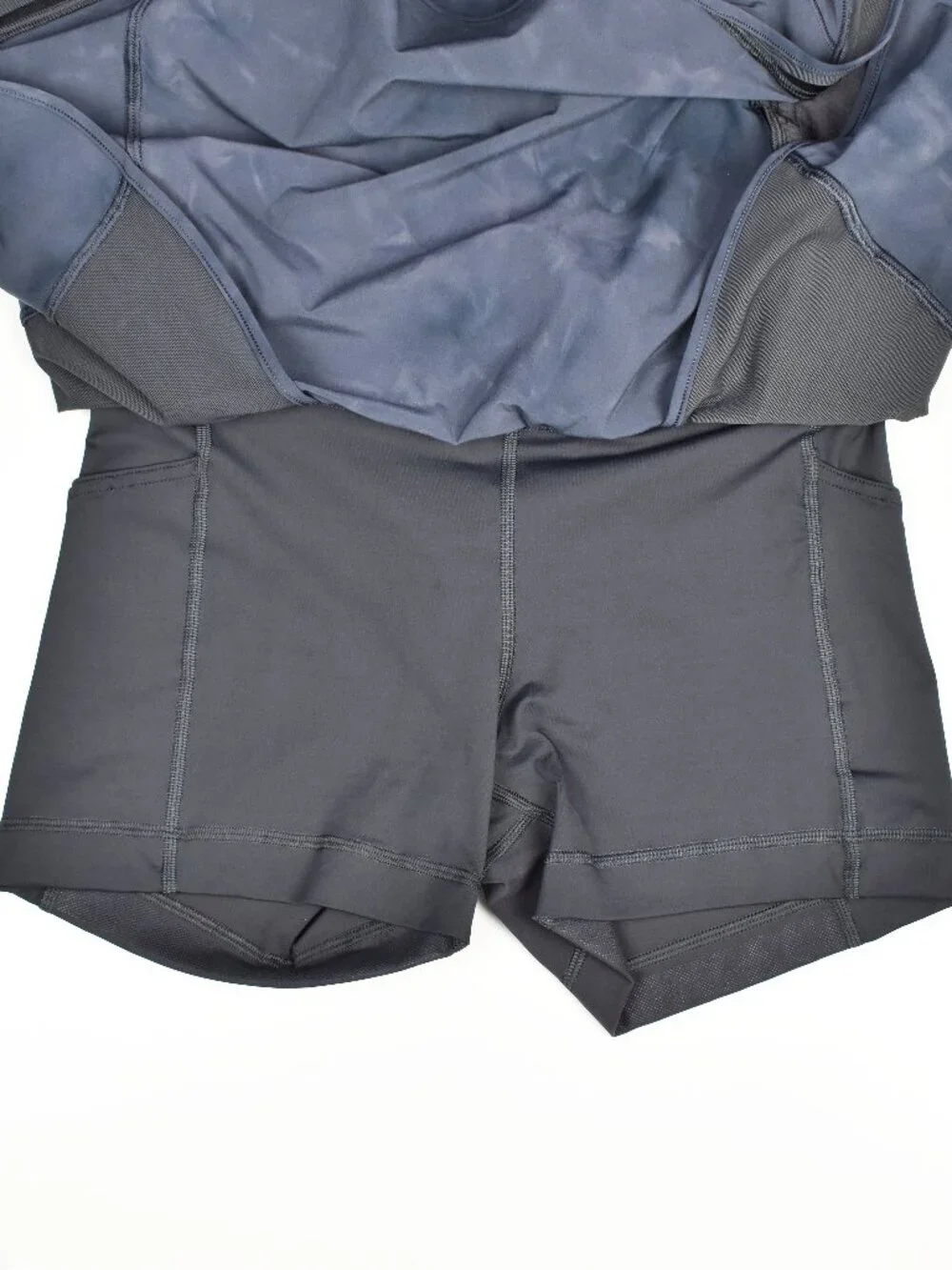 Lululemon Hotty Hot High-Rise Skirt in Diamond Dye Pitch Grey - 6